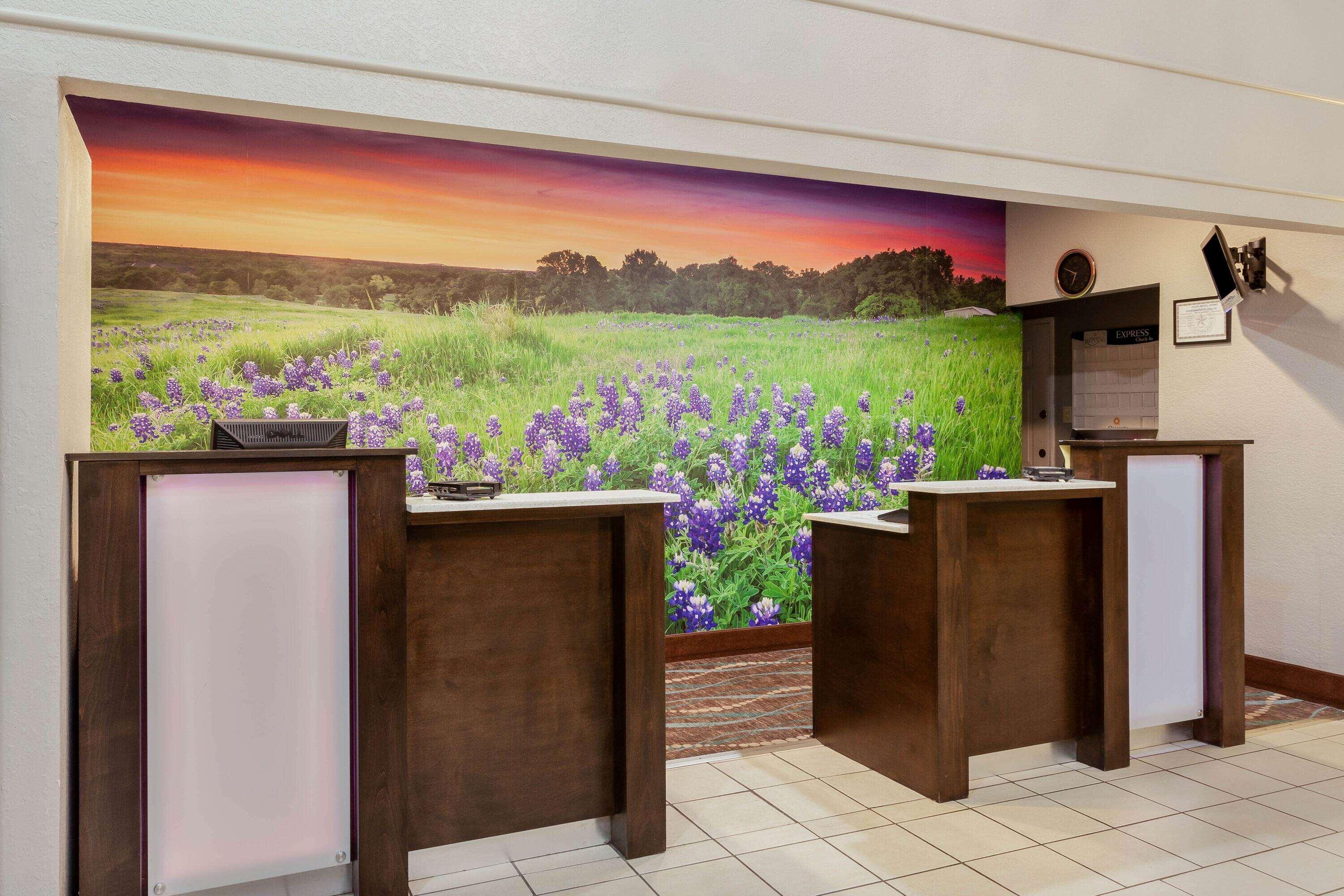 La Quinta By Wyndham Kerrville Exterior photo