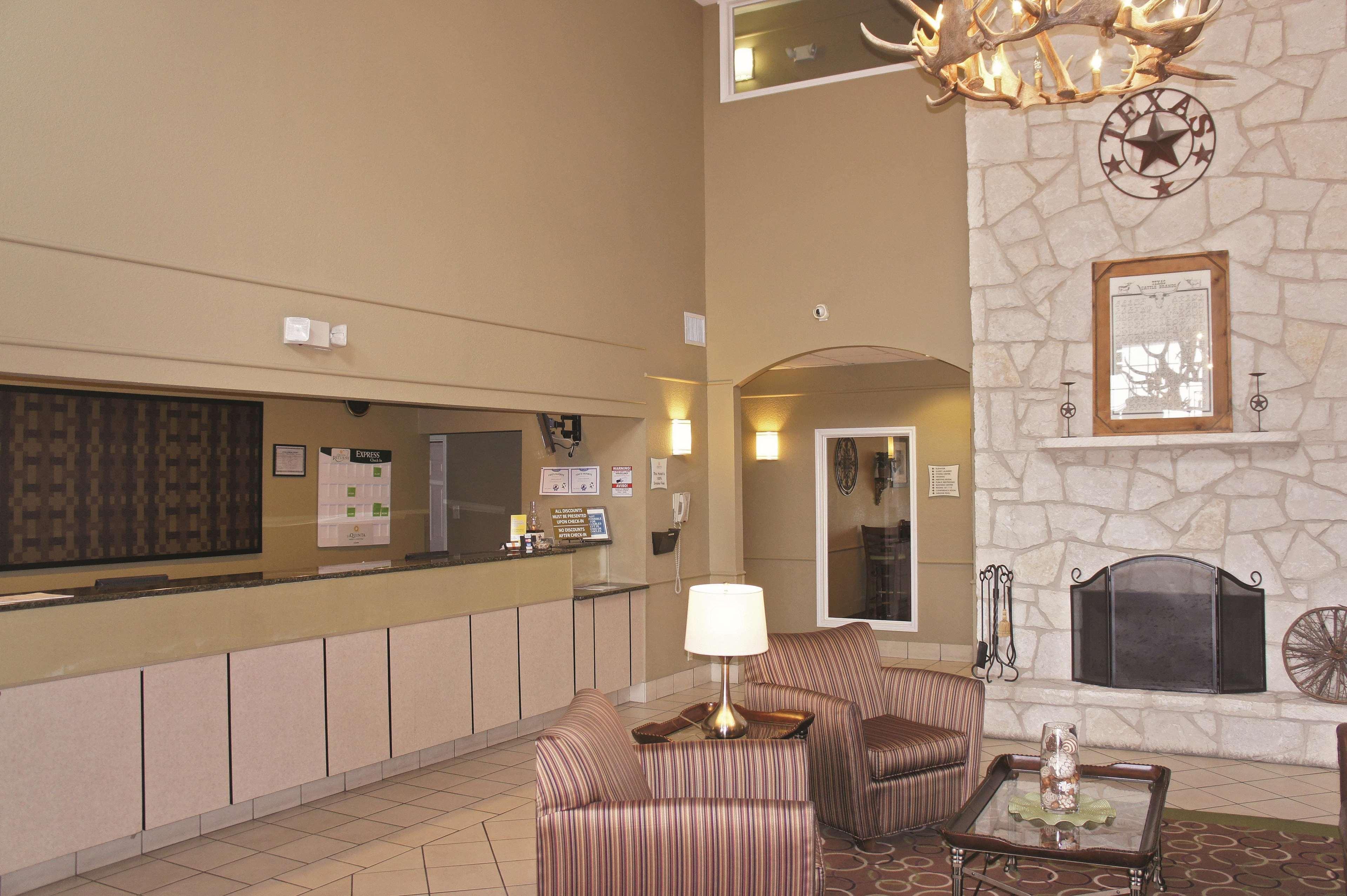La Quinta By Wyndham Kerrville Exterior photo